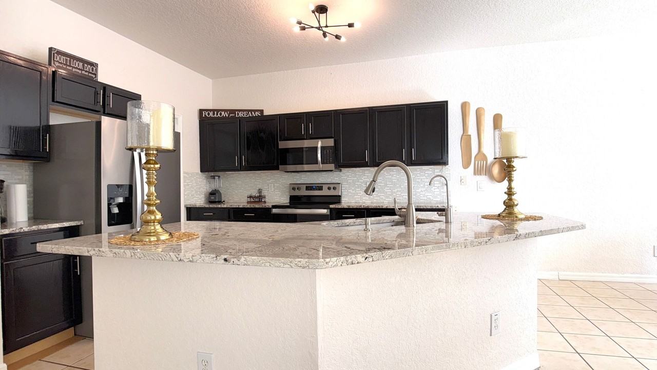 1131 N Hampton Dr - Photo 7 of 26