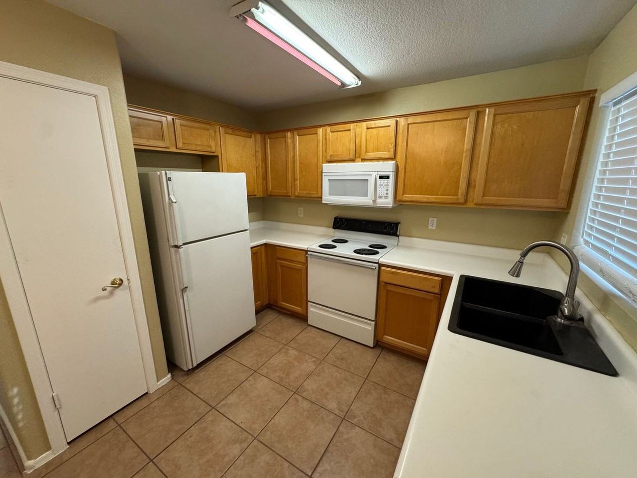 9949 E Diamond Ave - Photo 2 of 10