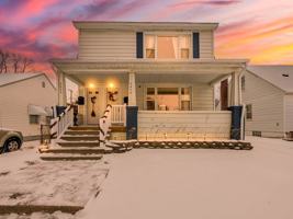 featured image of 2825 Queen St