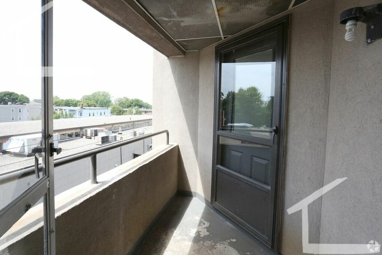 1079 Commonwealth Ave - Photo 3 of 11