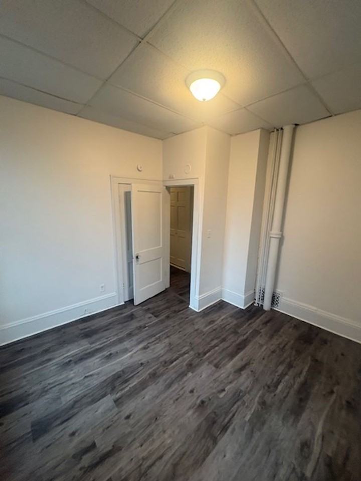 723 W Armstrong Ave - Photo 3 of 33