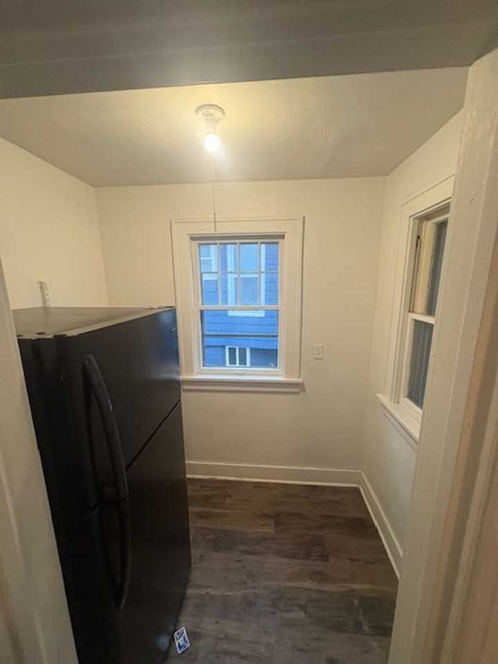 723 W Armstrong Ave - Photo 7 of 33