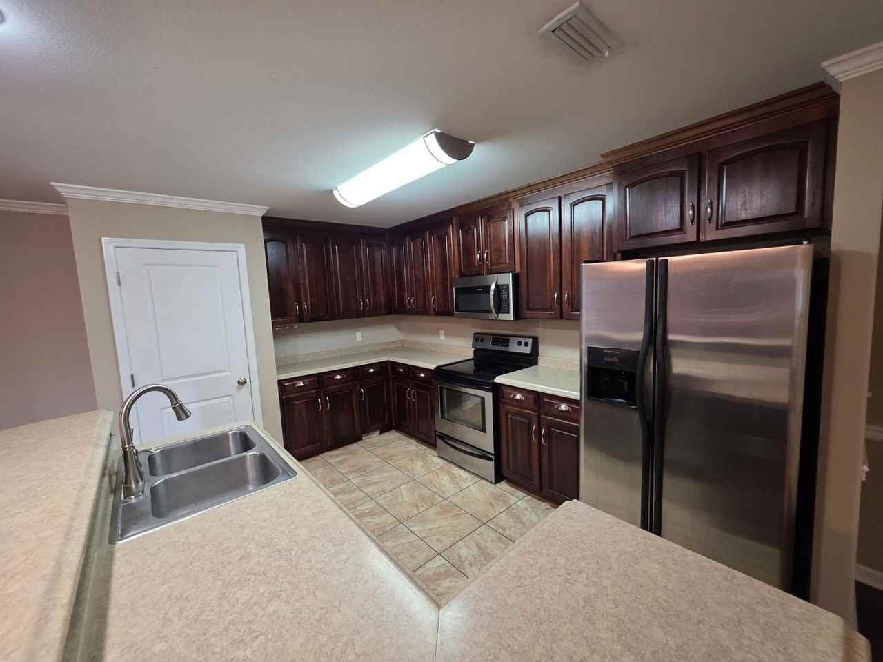 401 E Morningview Dr - Photo 3 of 20