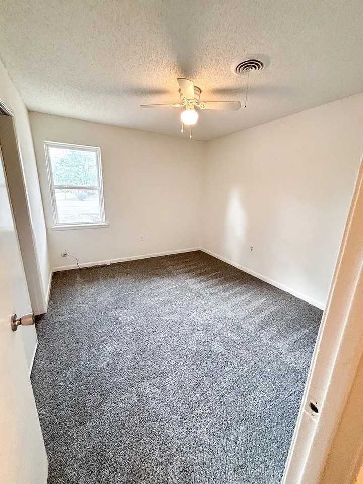 301 Thacker Loop - Photo 2 of 9