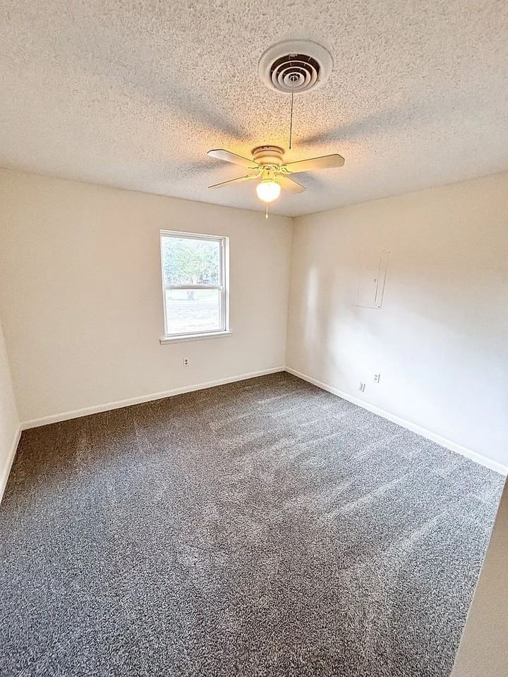 301 Thacker Loop - Photo 4 of 9