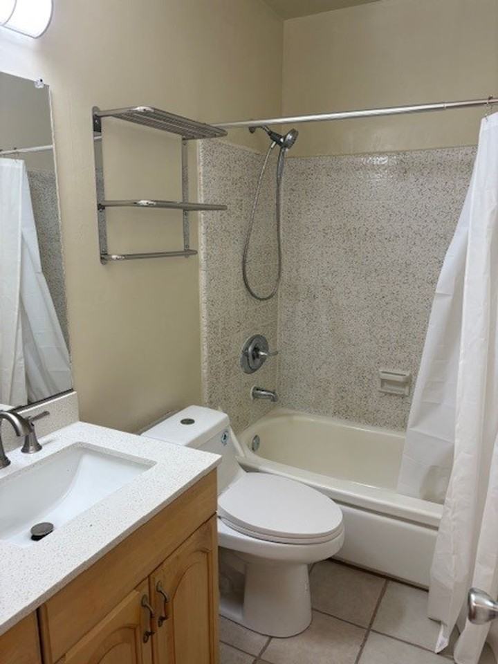 1811 7th St - Photo 7 of 17