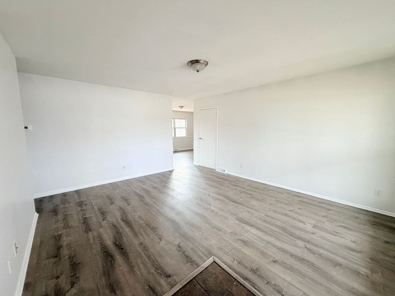 913 Middle Dr - Photo 3 of 23