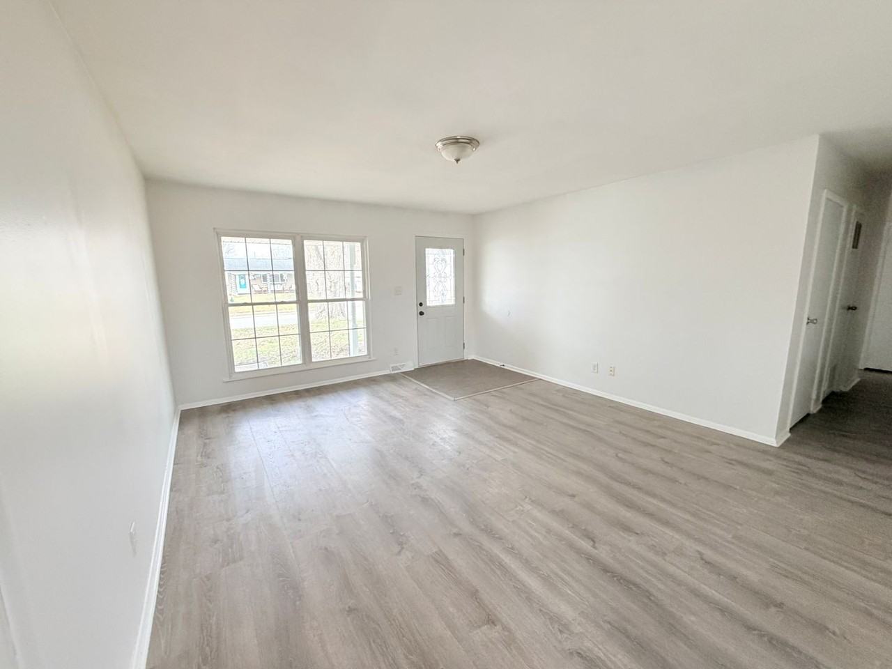 913 Middle Dr - Photo 4 of 23