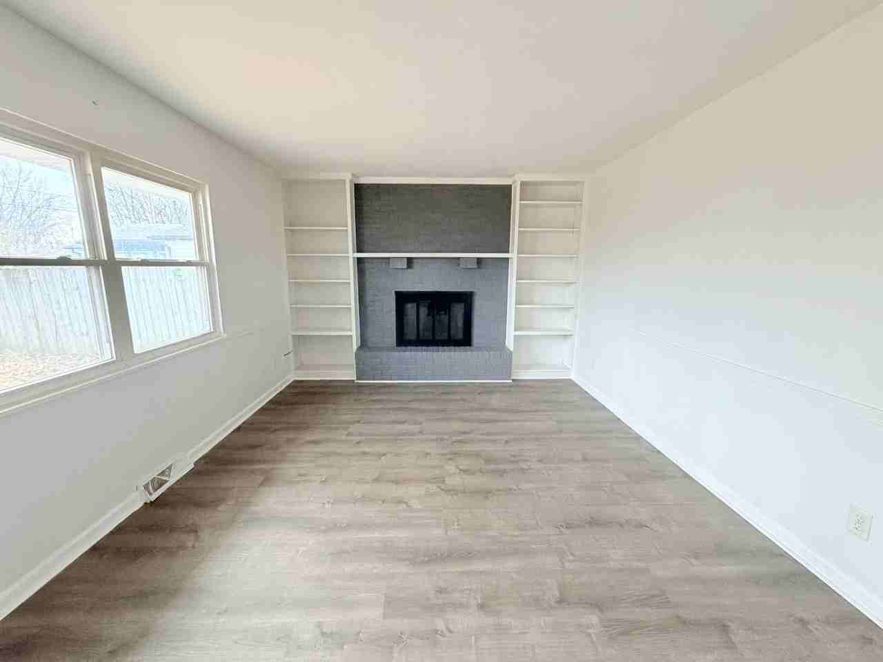 913 Middle Dr - Photo 5 of 23