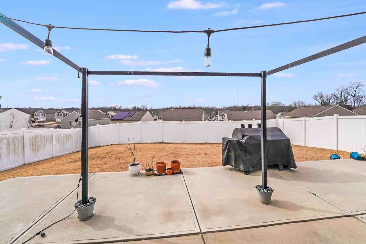 7411 Foxgate Cir - Photo 3 of 31