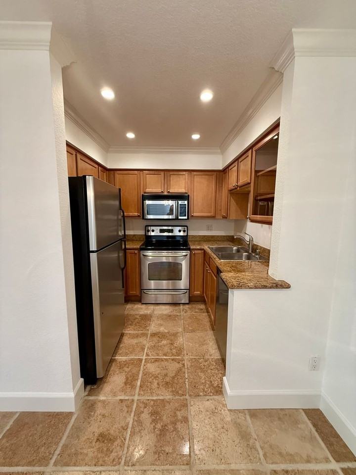 164 Eastridge Dr - Photo 3 of 11