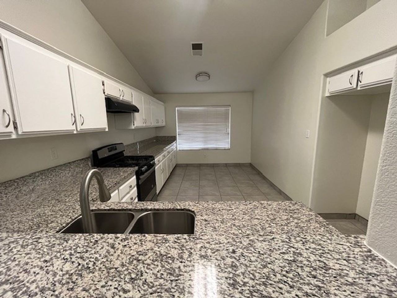 3502 Southpass Dr - Photo 3 of 10