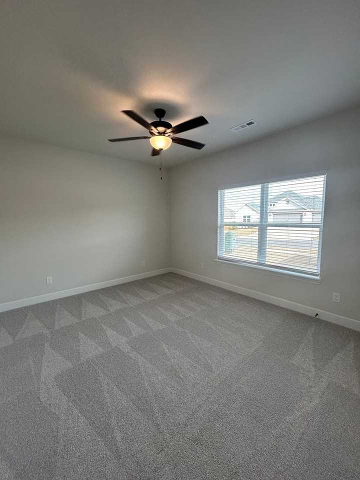 2205 Salmon St - Photo 3 of 31