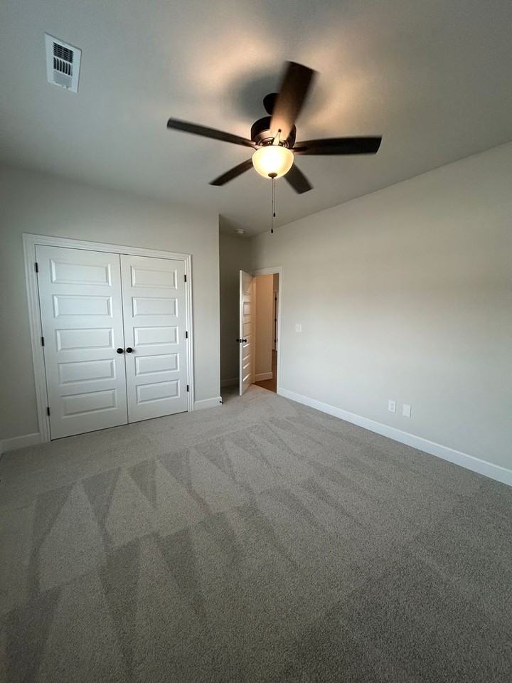 2205 Salmon St - Photo 5 of 31