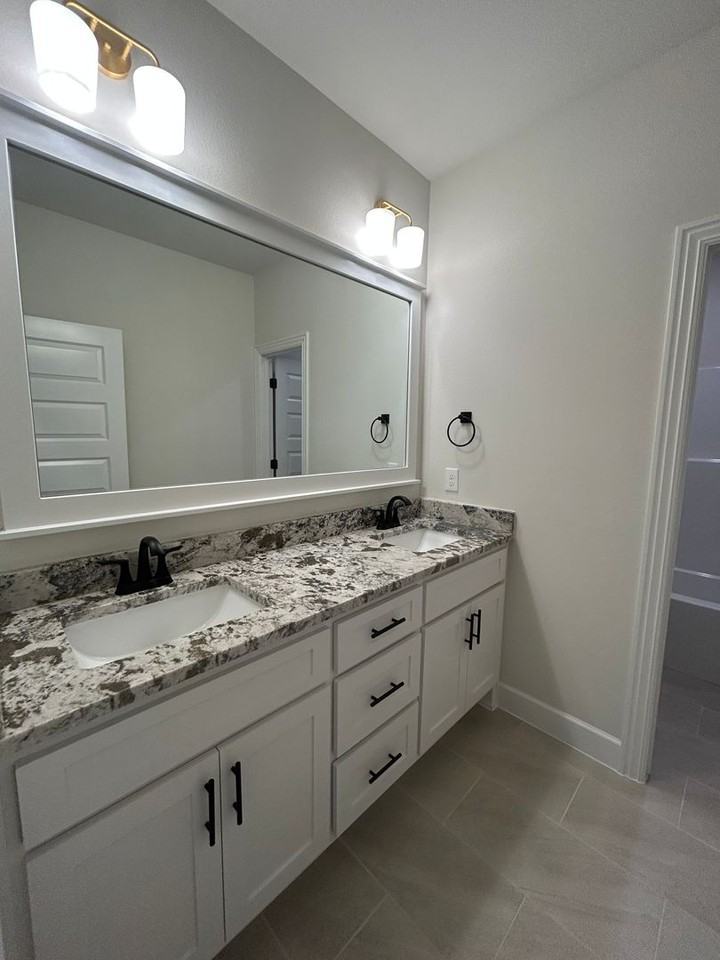 2205 Salmon St - Photo 7 of 31