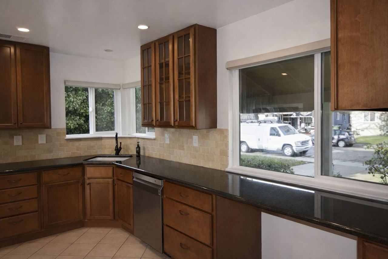 5310 Callister Ave - Photo 5 of 22