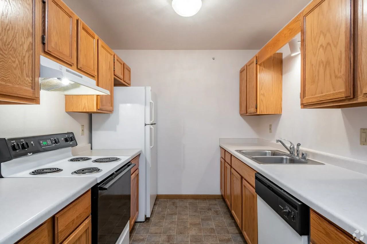 Algonquin Manor Senior Apartment Homes - Photo 3 of 15