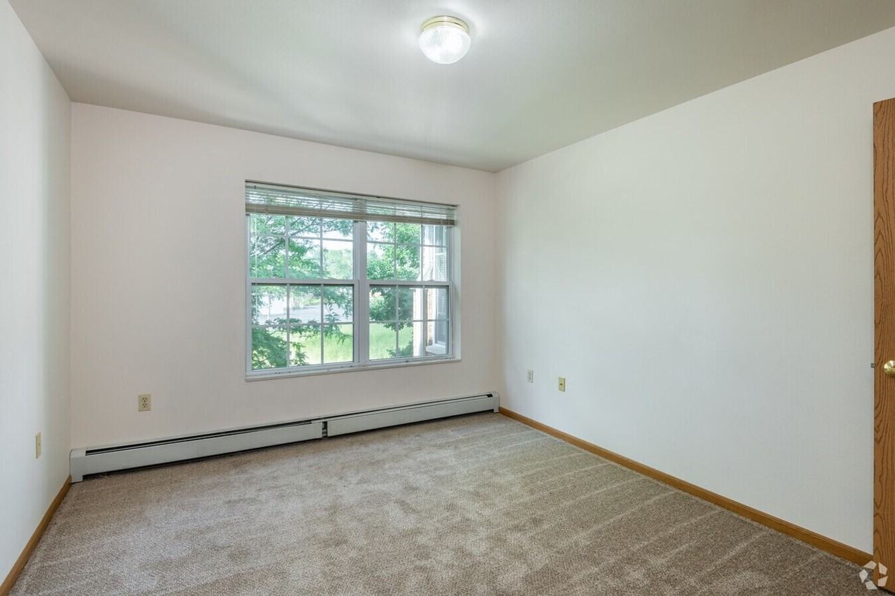 Algonquin Manor Senior Apartment Homes - Photo 4 of 15