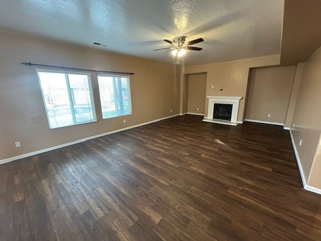 2926 W Newton Ct - Photo 5 of 34