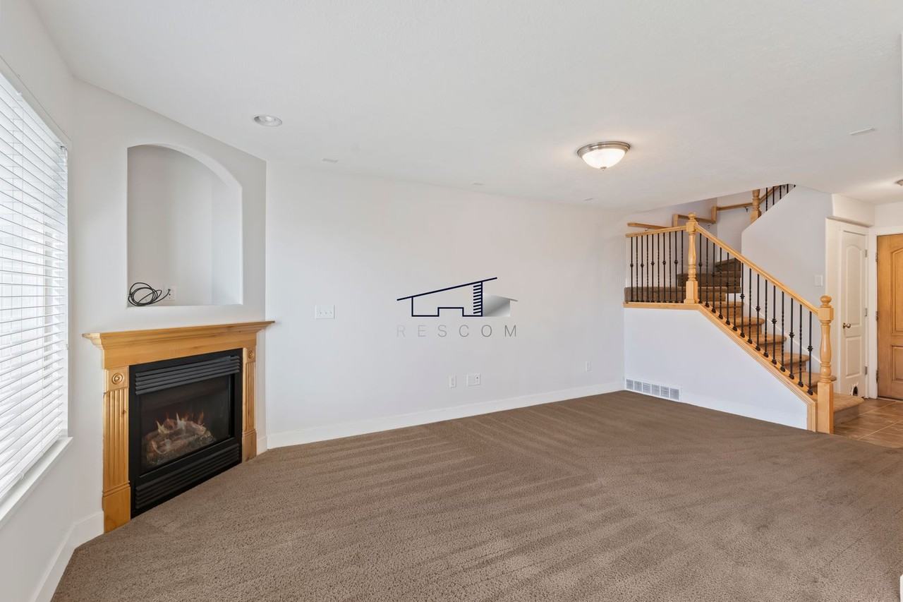 1613 N 450 E - Photo 2 of 25