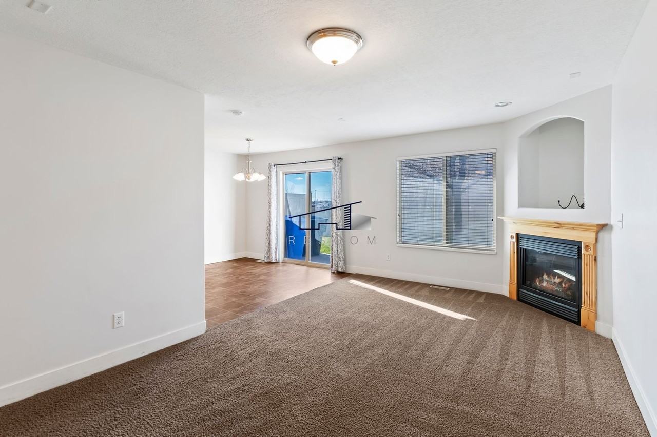 1613 N 450 E - Photo 3 of 25