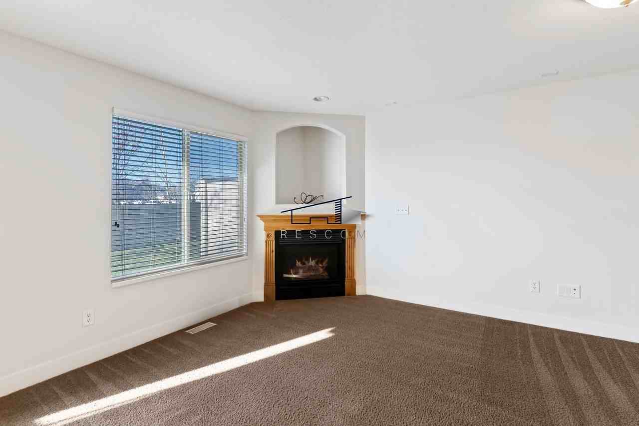 1613 N 450 E - Photo 4 of 25