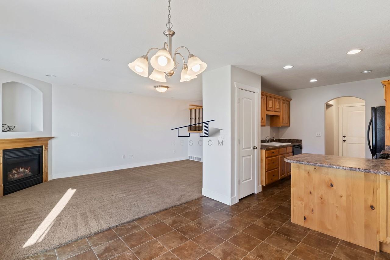 1613 N 450 E - Photo 7 of 25