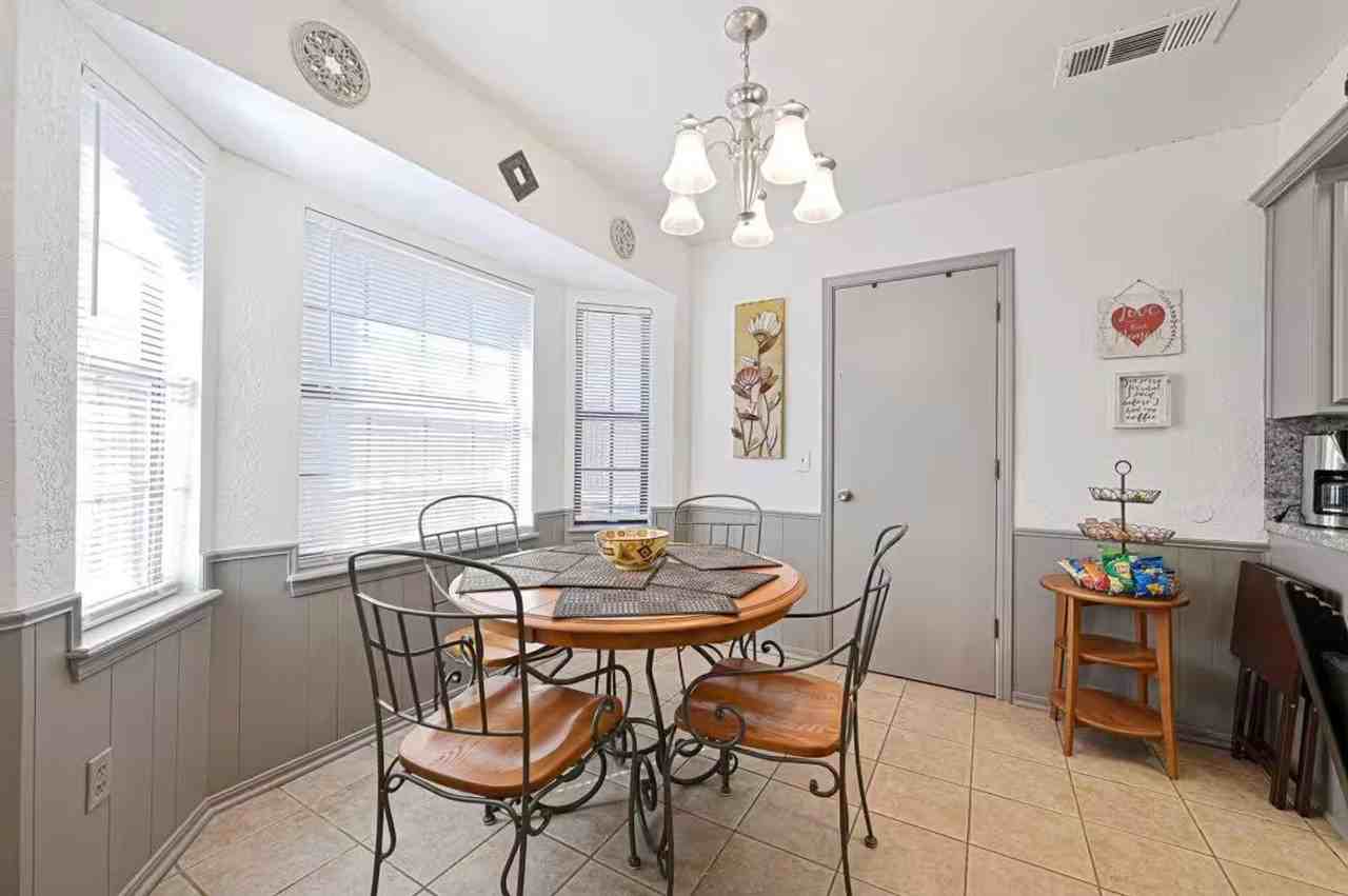 1212 Sw 99th Ter - Photo 3 of 10