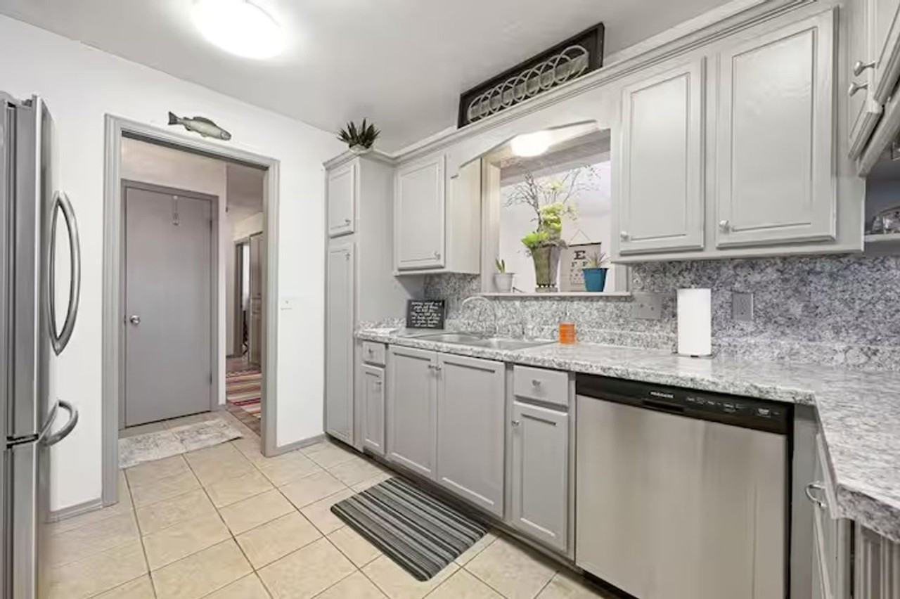 1212 Sw 99th Ter - Photo 4 of 10