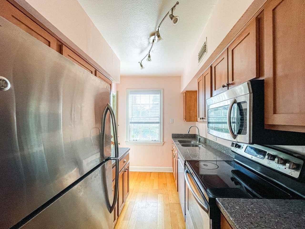 1550 Palm Ave - Photo 4 of 21