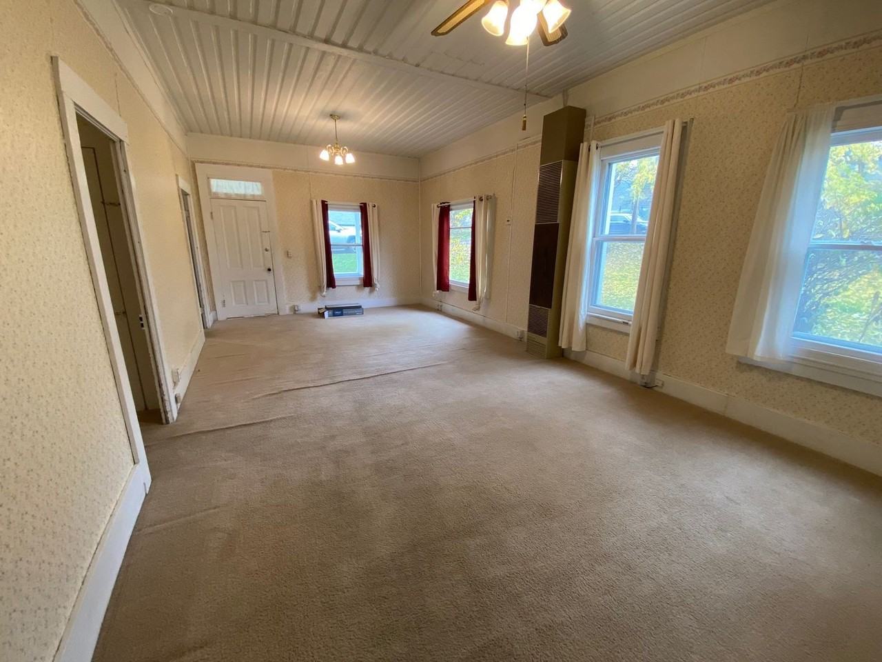 209 Ne 7th St - Photo 2 of 10