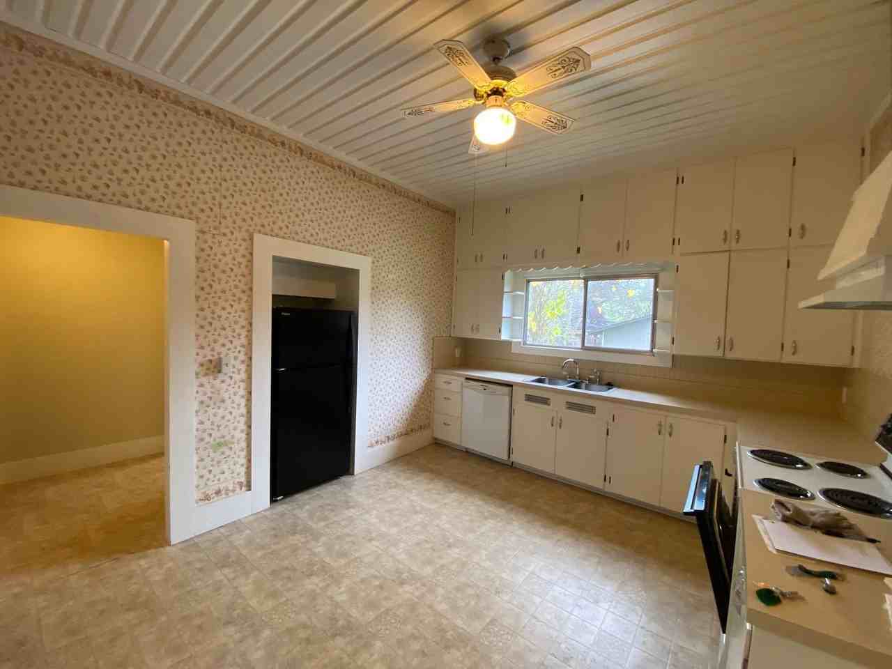 209 Ne 7th St - Photo 3 of 10