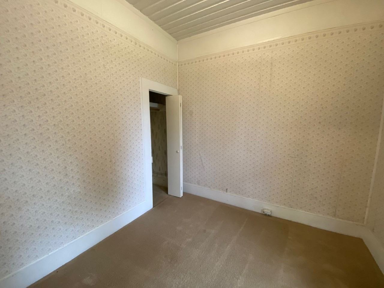 209 Ne 7th St - Photo 5 of 10