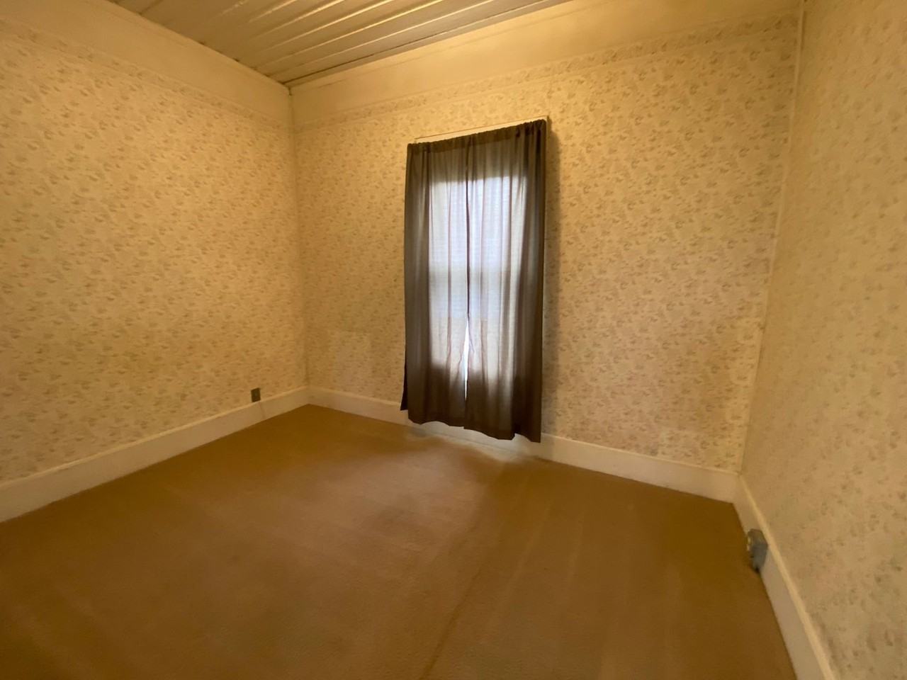 209 Ne 7th St - Photo 7 of 10