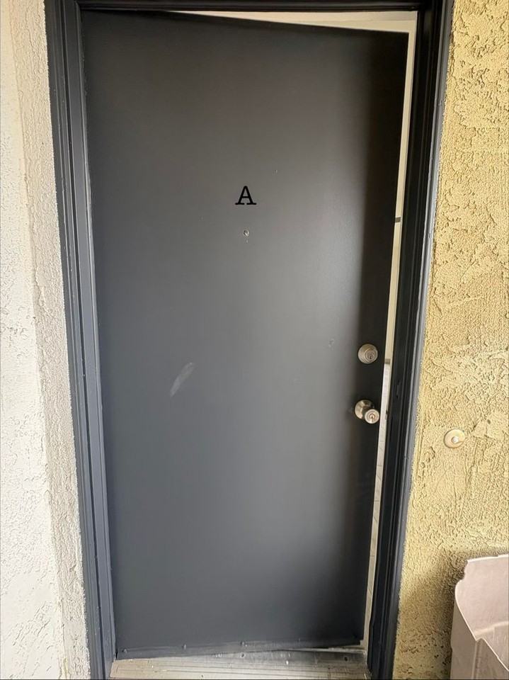 Ventura Road 1951 N. - Photo 2 of 11