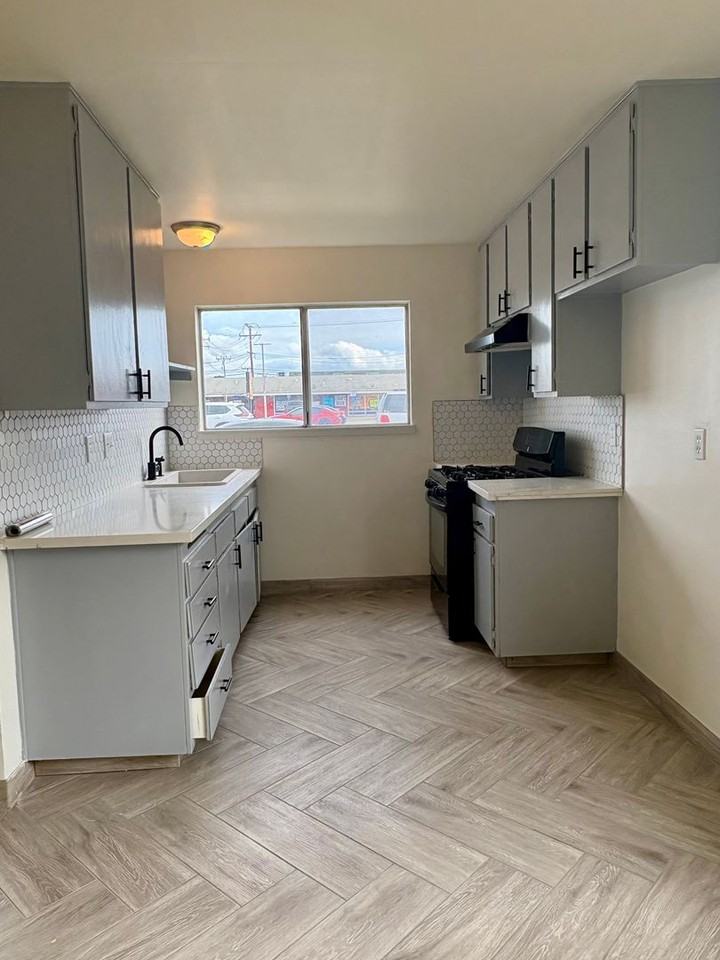 Ventura Road 1951 N. - Photo 5 of 11