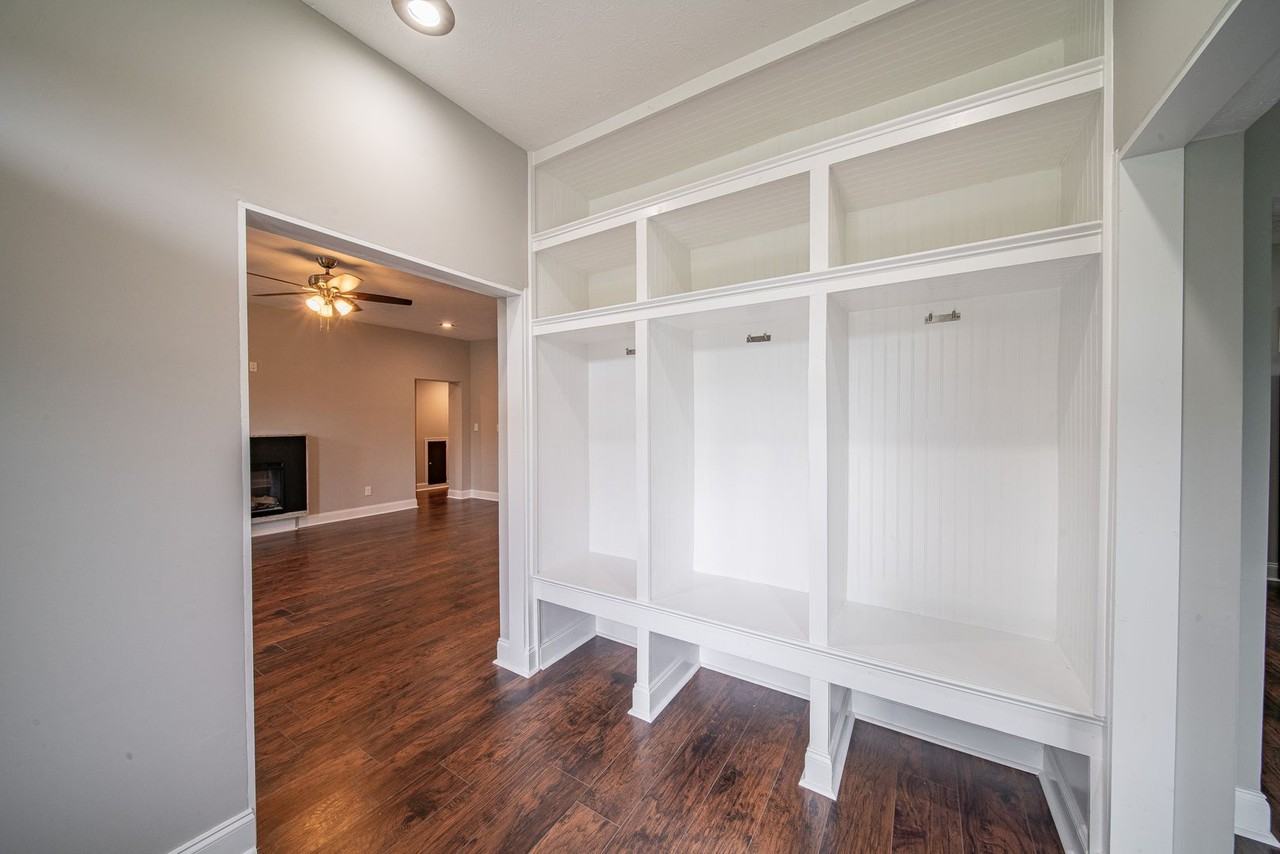 2027 Preston Dr - Photo 3 of 50