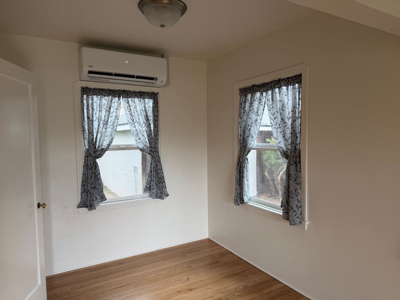 1419 Lyons Ave - Photo 6 of 19