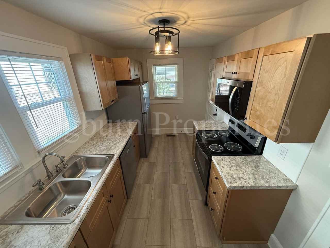 735 S Green St - Photo 6 of 10