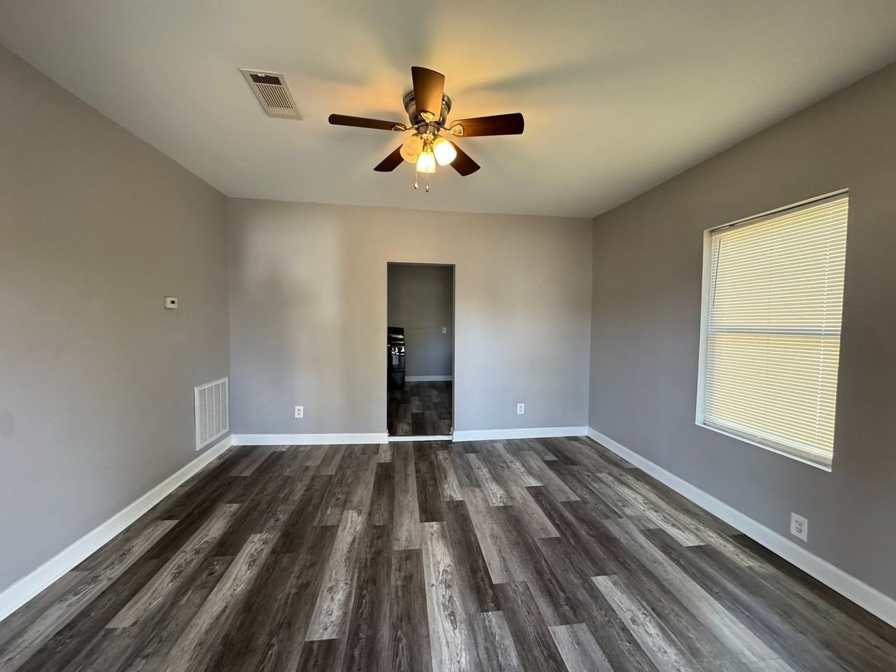 715 Grover St - Photo 2 of 11