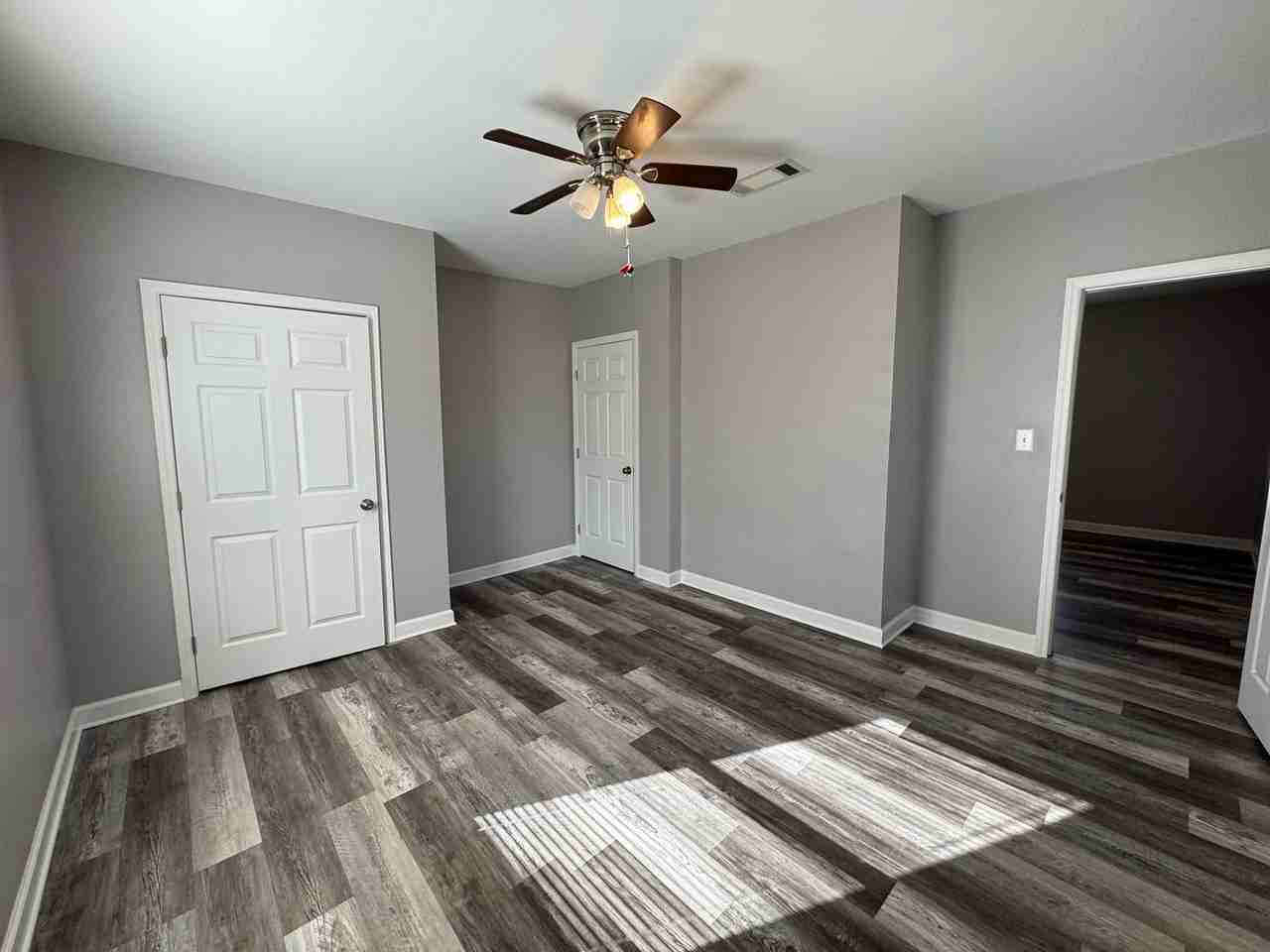 715 Grover St - Photo 6 of 11