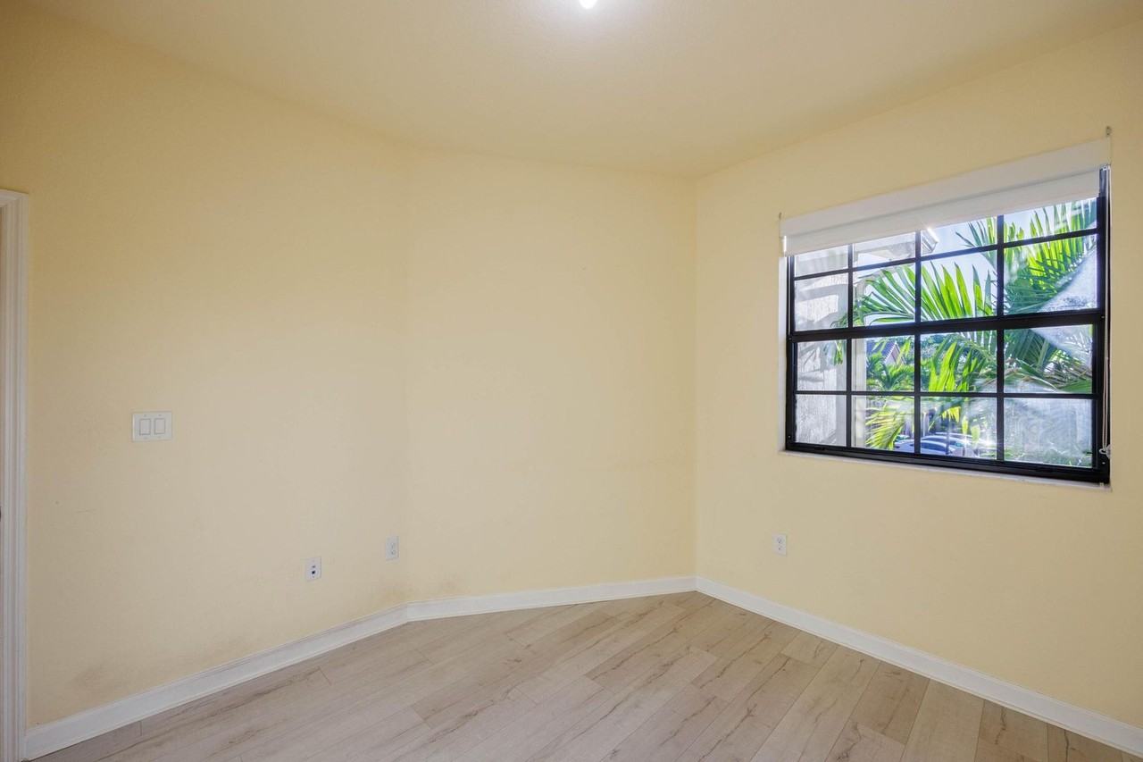 5636 Nw 58th Ln - Photo 2 of 35
