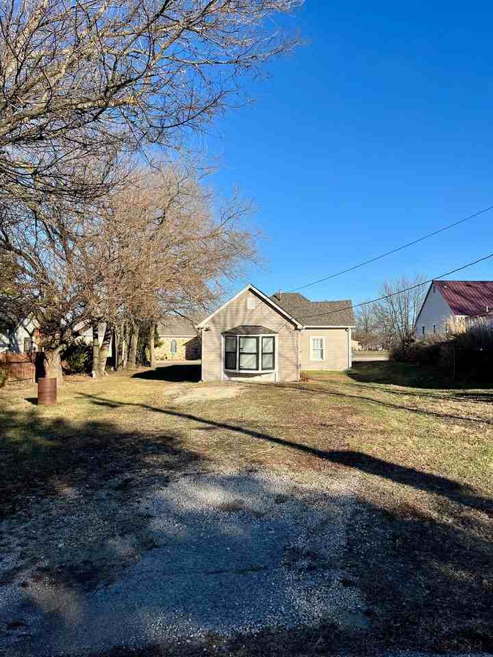 504 S Hickory St - Photo 2 of 13