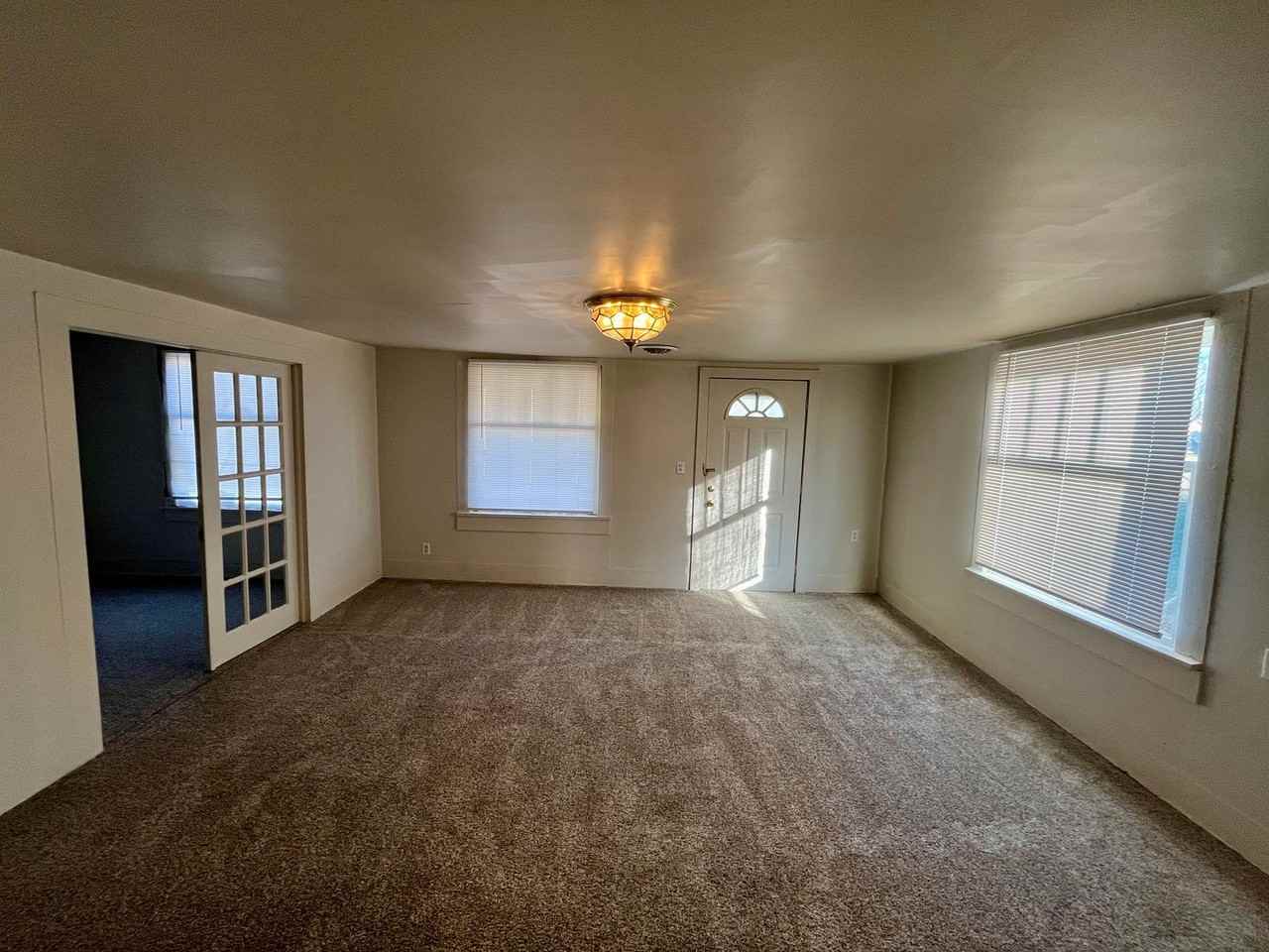 504 S Hickory St - Photo 4 of 13