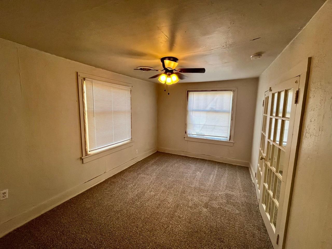 504 S Hickory St - Photo 6 of 13