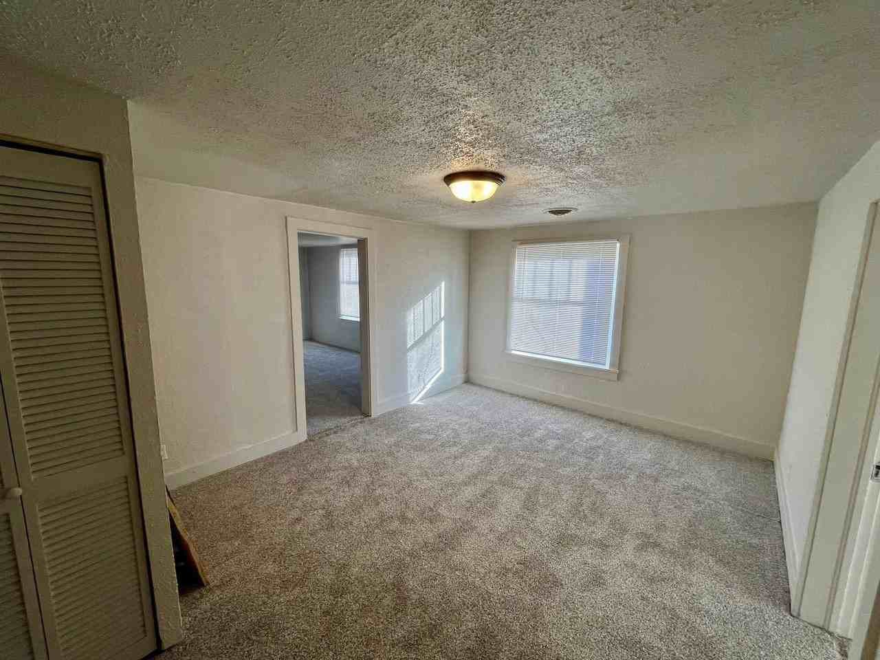 504 S Hickory St - Photo 7 of 13