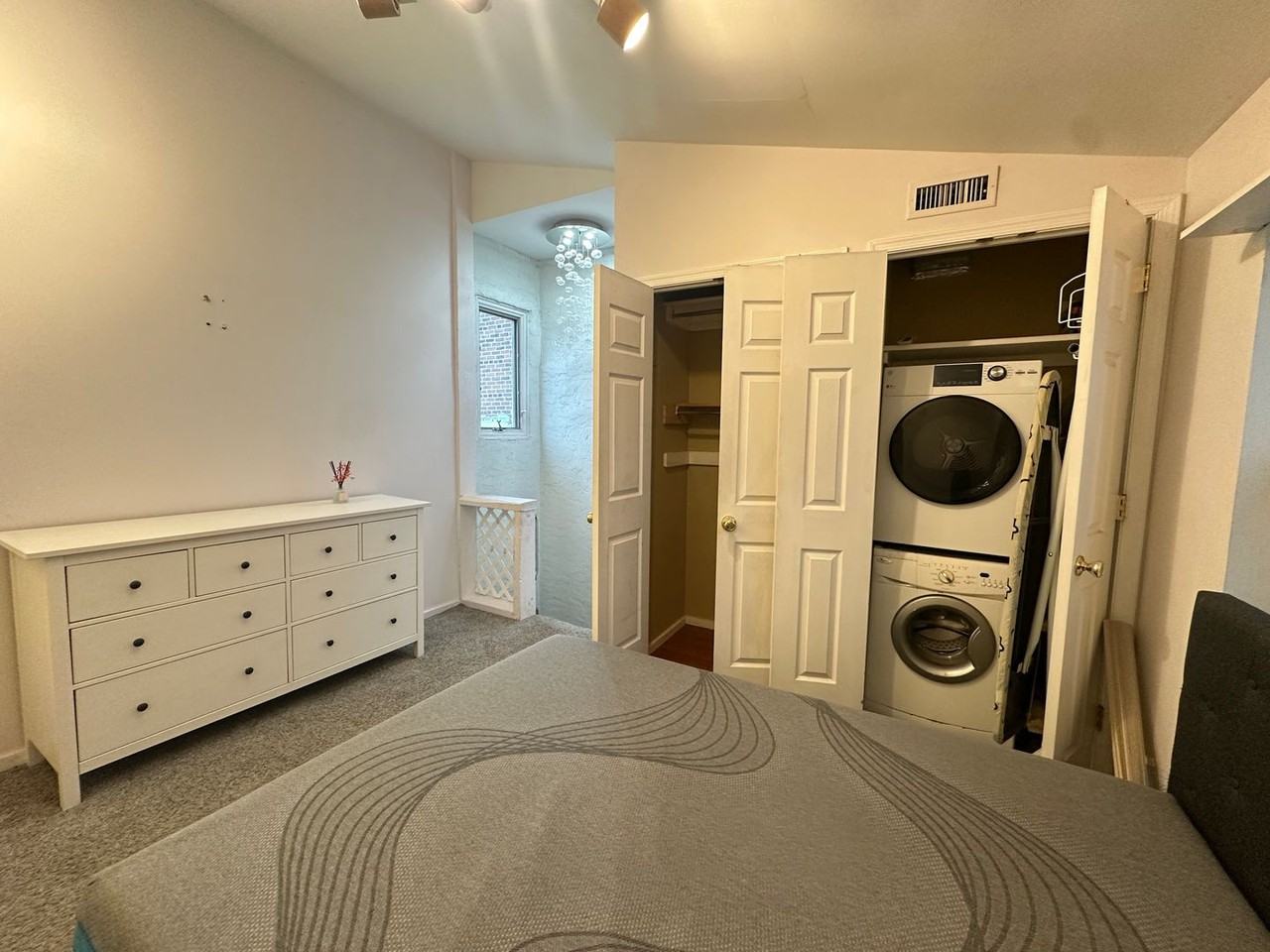 617 S 7th St #B - Photo 3 of 8