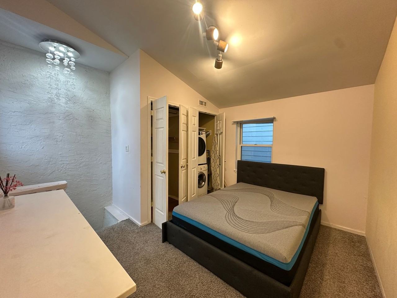 617 S 7th St #B - Photo 4 of 8