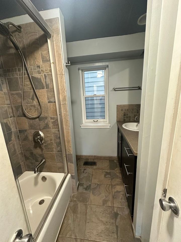 617 S 7th St #B - Photo 7 of 8