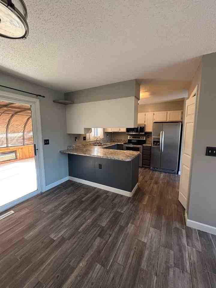 2710 Harney Pl - Photo 7 of 23